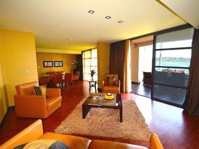 Presidential-Suite-Living-Room.